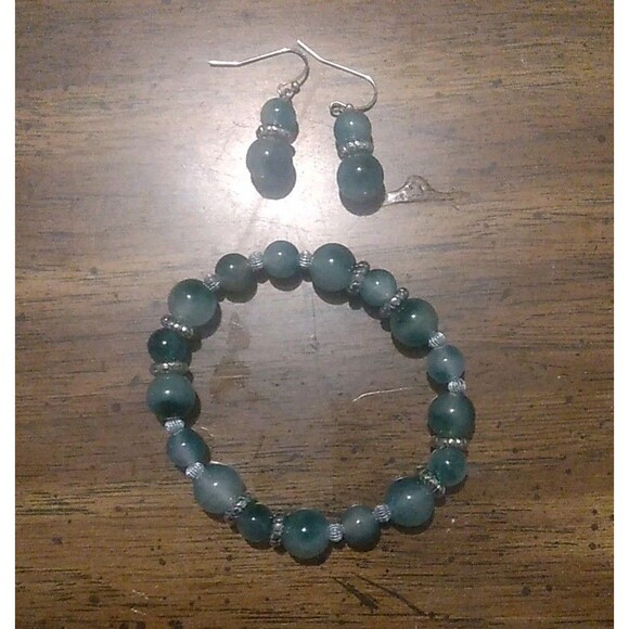 Beautiful Seafoam Green Florite Stretch Bracelet And Earrings Set - Picture 1 of 7